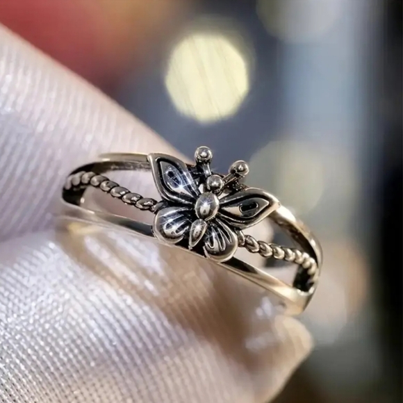 Silver Butterfly Ring - Picture 5 of 6